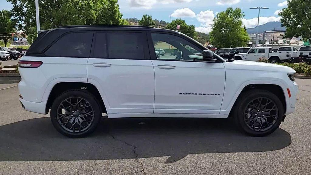 new 2025 Jeep Grand Cherokee car, priced at $68,580