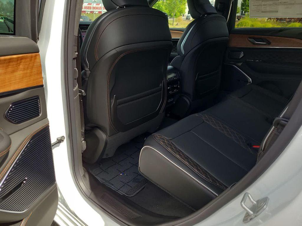 new 2025 Jeep Grand Cherokee car, priced at $68,580