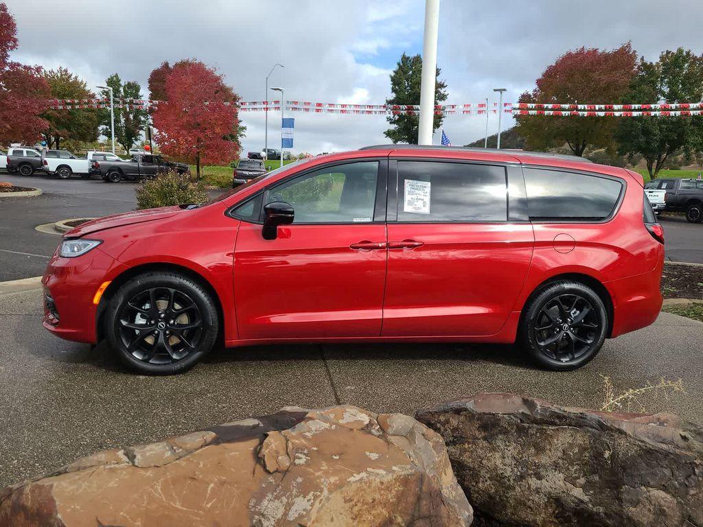 new 2026 Chrysler Pacifica car, priced at $52,850