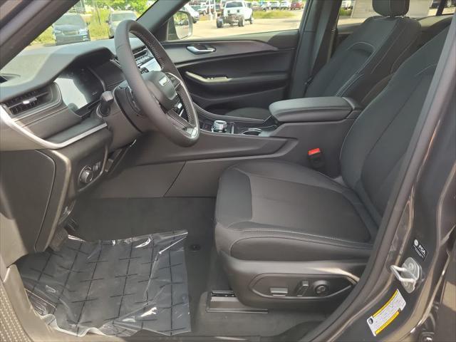 new 2025 Jeep Grand Cherokee car, priced at $39,972