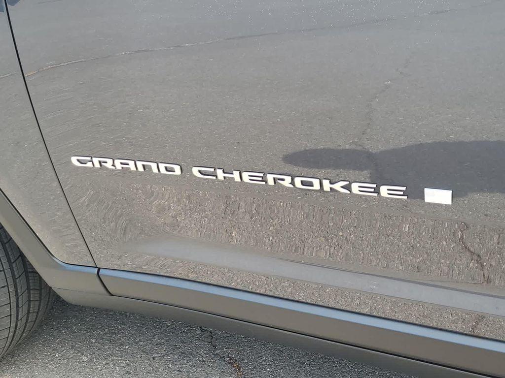 new 2025 Jeep Grand Cherokee car, priced at $35,999