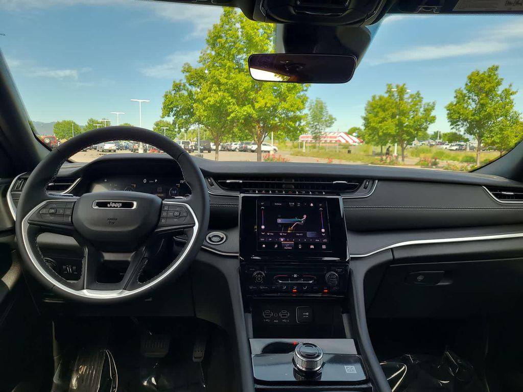 new 2025 Jeep Grand Cherokee car, priced at $35,999