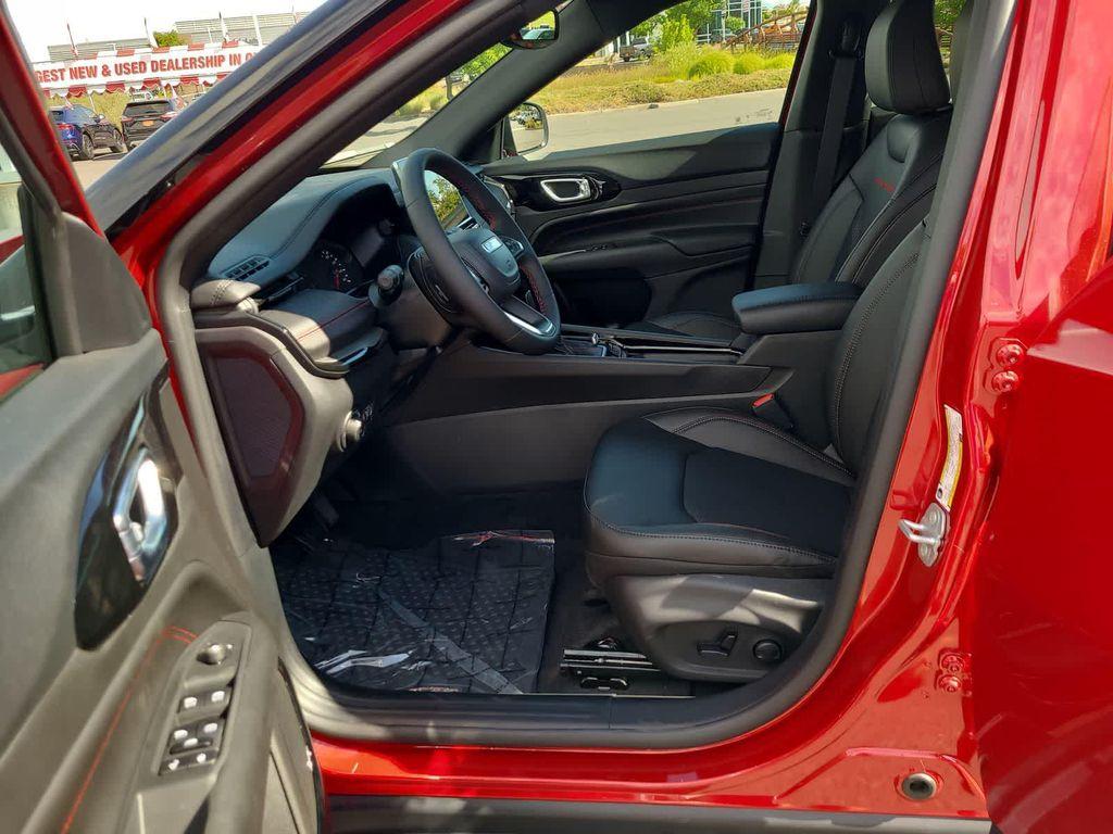 new 2025 Jeep Compass car, priced at $35,999
