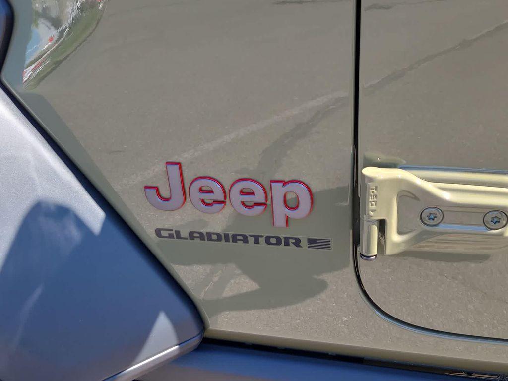 new 2025 Jeep Gladiator car, priced at $45,999