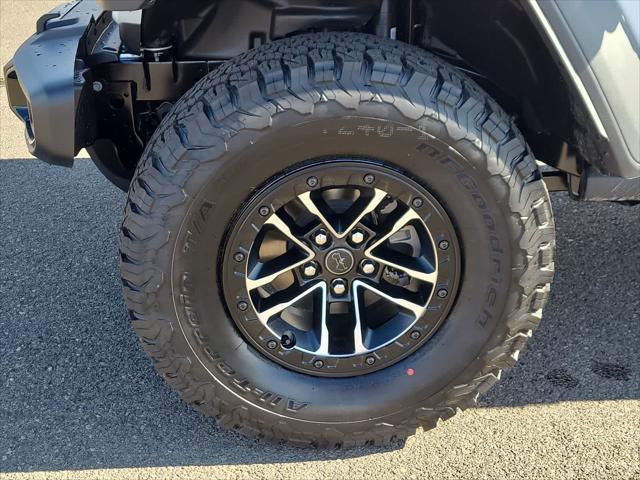 new 2025 Jeep Wrangler car, priced at $47,999