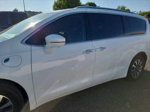 used 2021 Chrysler Pacifica Hybrid car, priced at $25,998