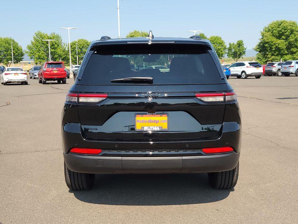 new 2025 Jeep Grand Cherokee car, priced at $40,999