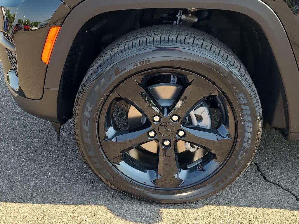 new 2025 Jeep Grand Cherokee car, priced at $40,999