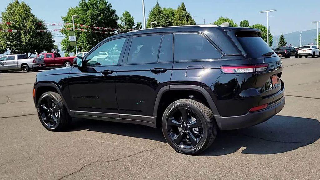 new 2025 Jeep Grand Cherokee car, priced at $40,999