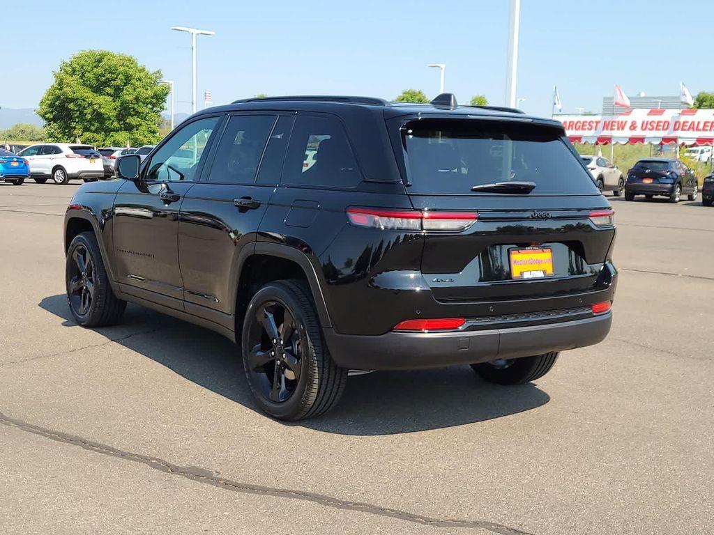 new 2025 Jeep Grand Cherokee car, priced at $40,999