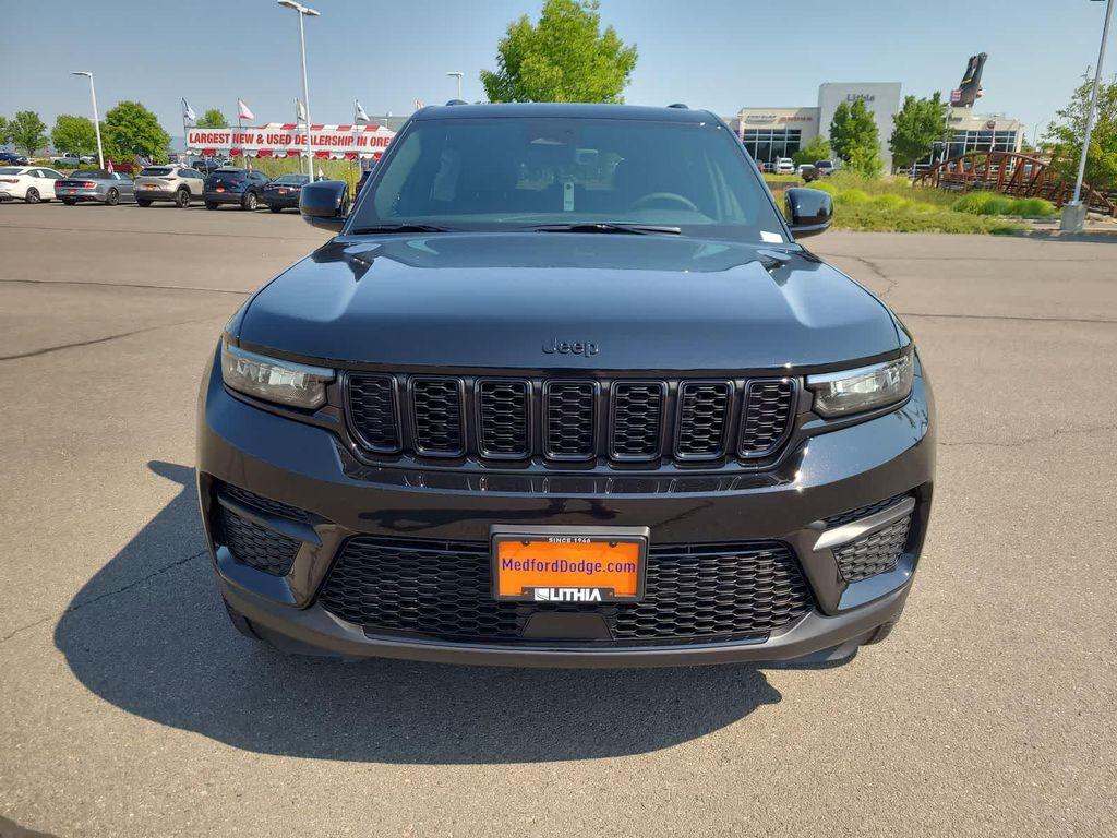 new 2025 Jeep Grand Cherokee car, priced at $40,999