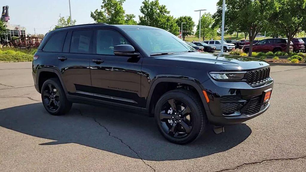 new 2025 Jeep Grand Cherokee car, priced at $40,999