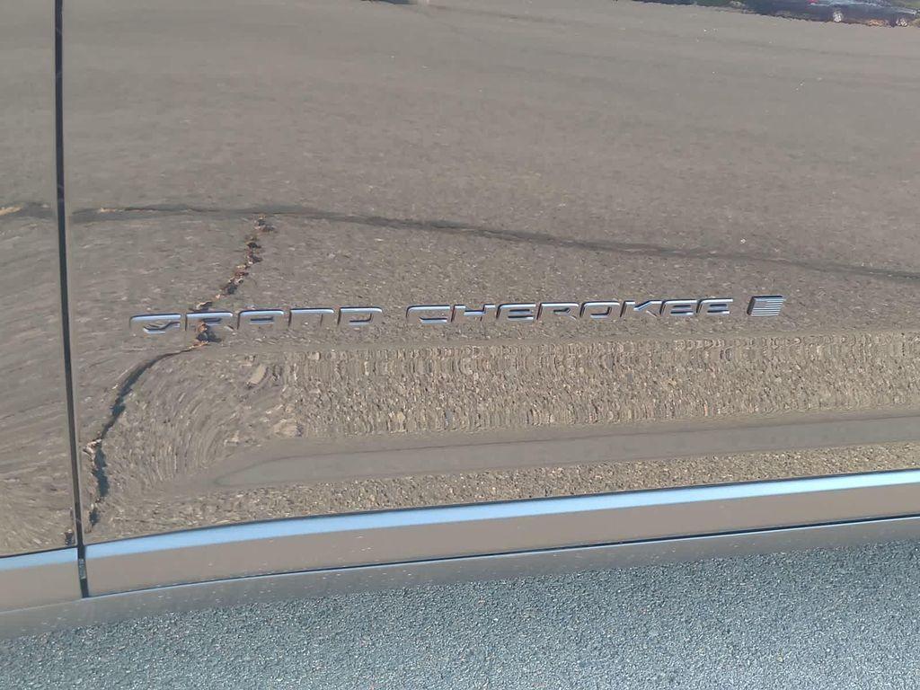 new 2025 Jeep Grand Cherokee car, priced at $40,999