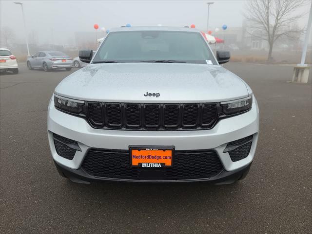 new 2025 Jeep Grand Cherokee car, priced at $40,999