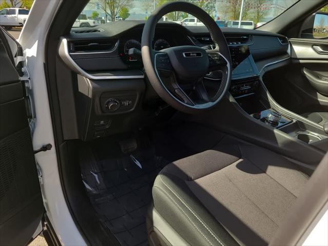 new 2025 Jeep Grand Cherokee car, priced at $39,275