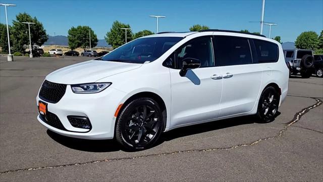 new 2024 Chrysler Pacifica car, priced at $37,999