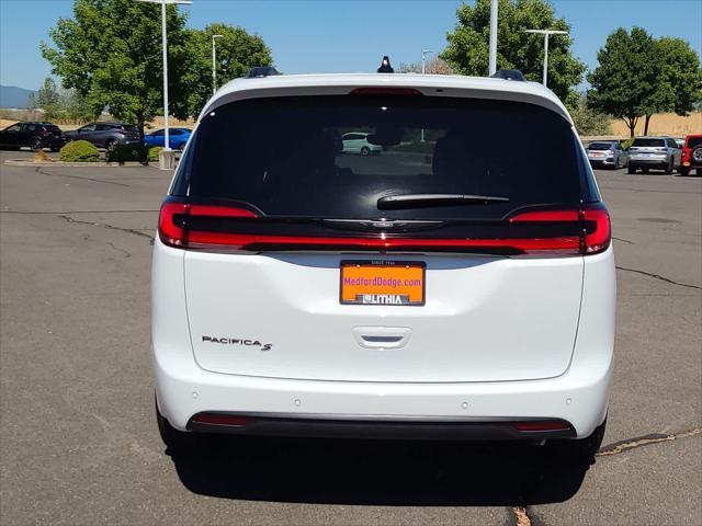 new 2024 Chrysler Pacifica car, priced at $37,999