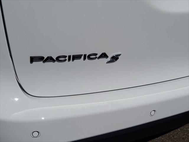 new 2024 Chrysler Pacifica car, priced at $37,999