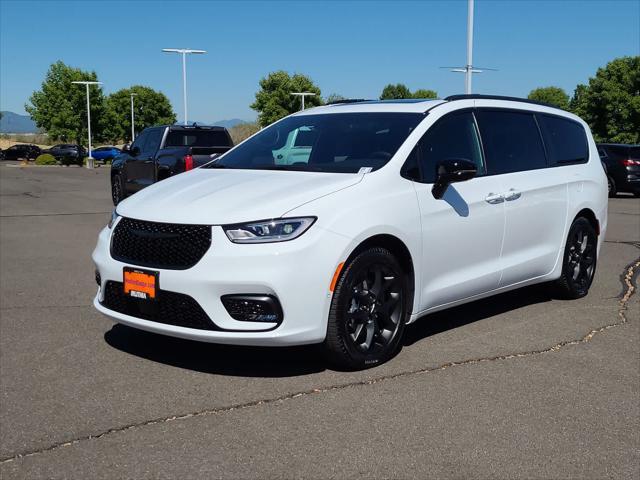 new 2024 Chrysler Pacifica car, priced at $37,999