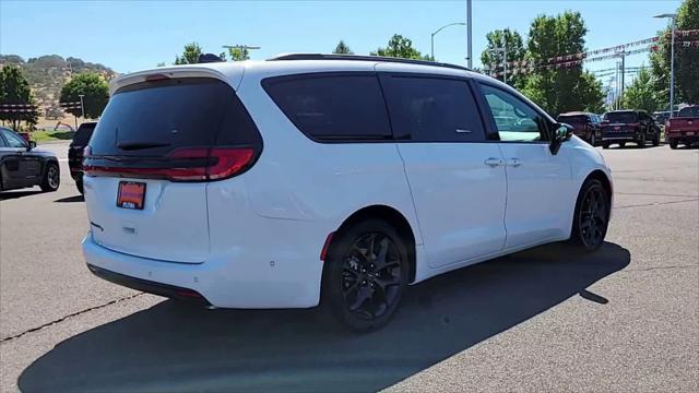 new 2024 Chrysler Pacifica car, priced at $37,999