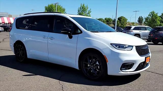 new 2024 Chrysler Pacifica car, priced at $37,999