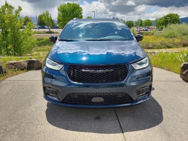 new 2025 Chrysler Pacifica Hybrid car, priced at $53,951