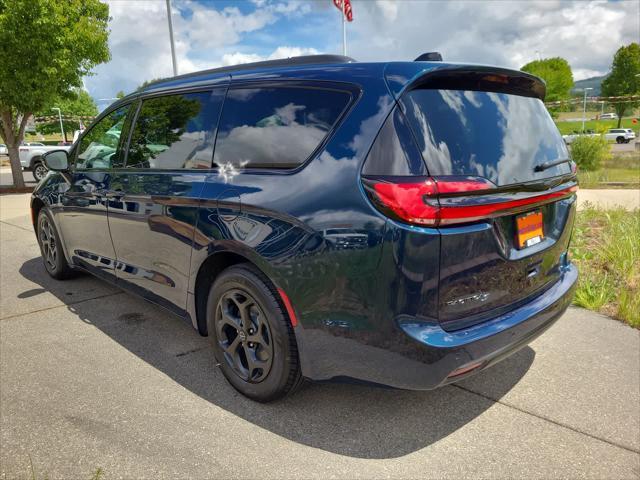 new 2025 Chrysler Pacifica Hybrid car, priced at $53,951