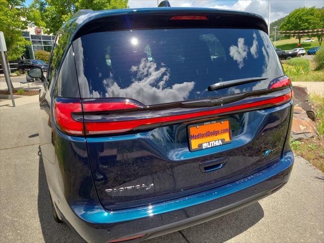 new 2025 Chrysler Pacifica Hybrid car, priced at $53,951