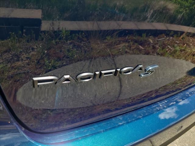 new 2025 Chrysler Pacifica Hybrid car, priced at $53,951
