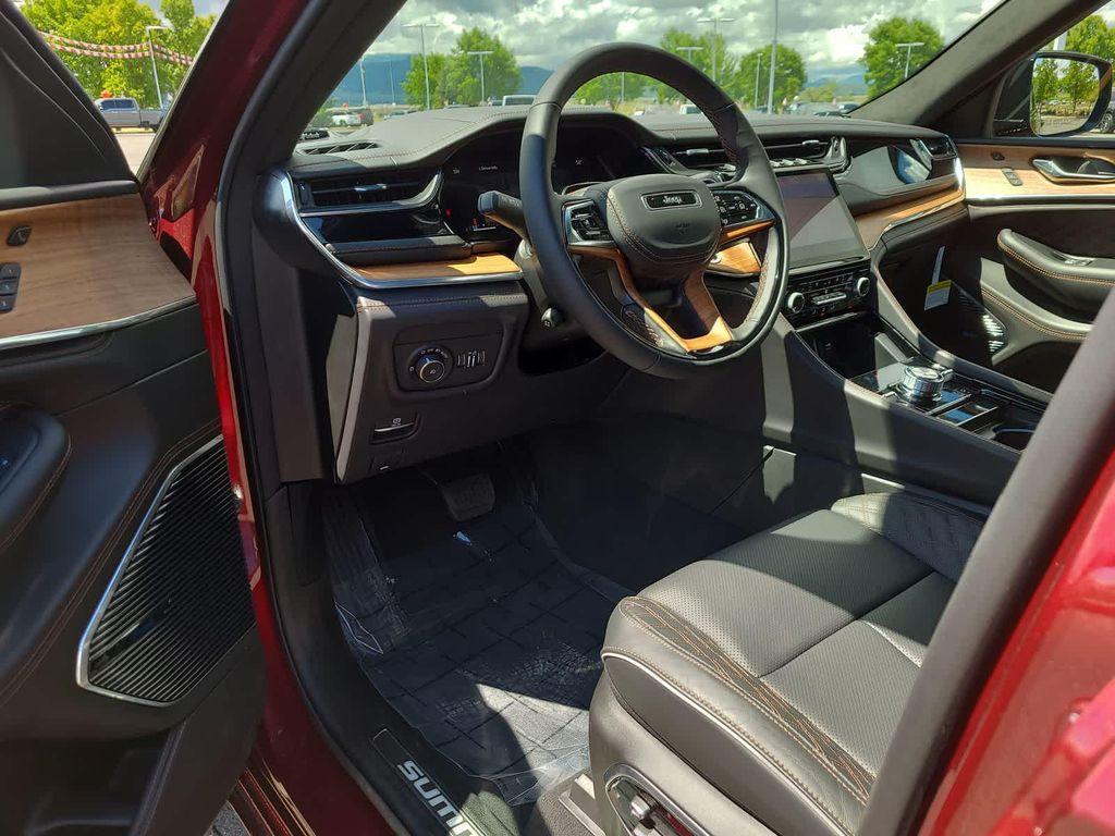 new 2025 Jeep Grand Cherokee car, priced at $64,999