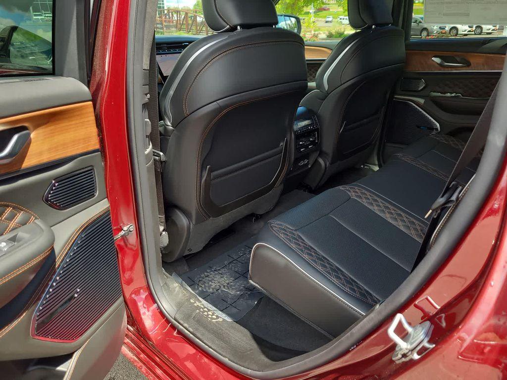 new 2025 Jeep Grand Cherokee car, priced at $64,999