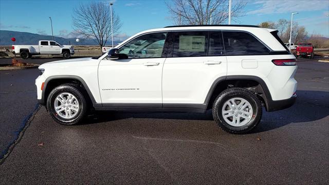 new 2025 Jeep Grand Cherokee car, priced at $40,815