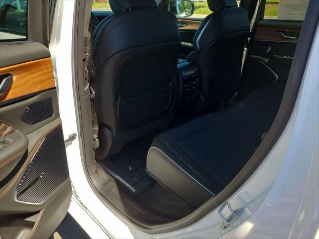 new 2025 Jeep Grand Cherokee car, priced at $61,999