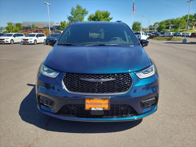 new 2025 Chrysler Pacifica Hybrid car, priced at $54,251