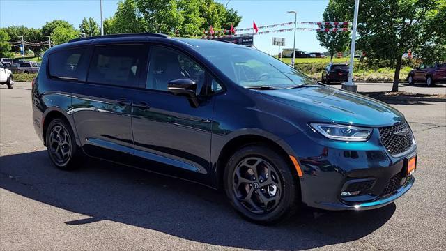 new 2025 Chrysler Pacifica Hybrid car, priced at $54,251