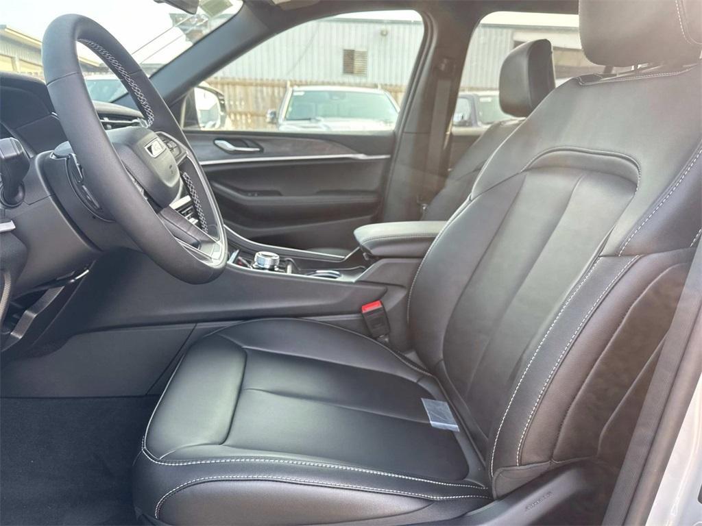 new 2025 Jeep Grand Cherokee car