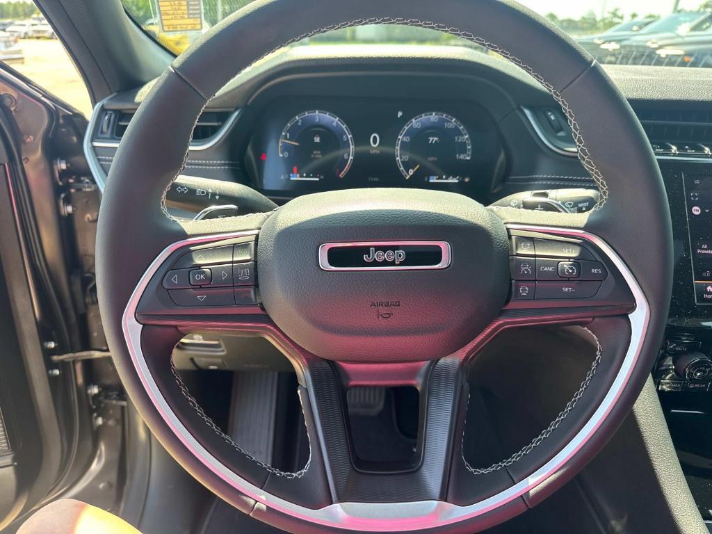 new 2025 Jeep Grand Cherokee car, priced at $39,370