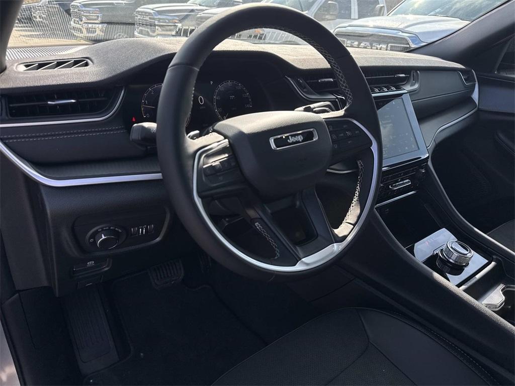 new 2025 Jeep Grand Cherokee car, priced at $43,120