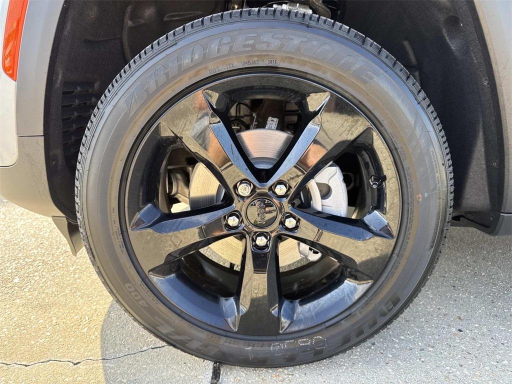 new 2025 Jeep Grand Cherokee car, priced at $43,120