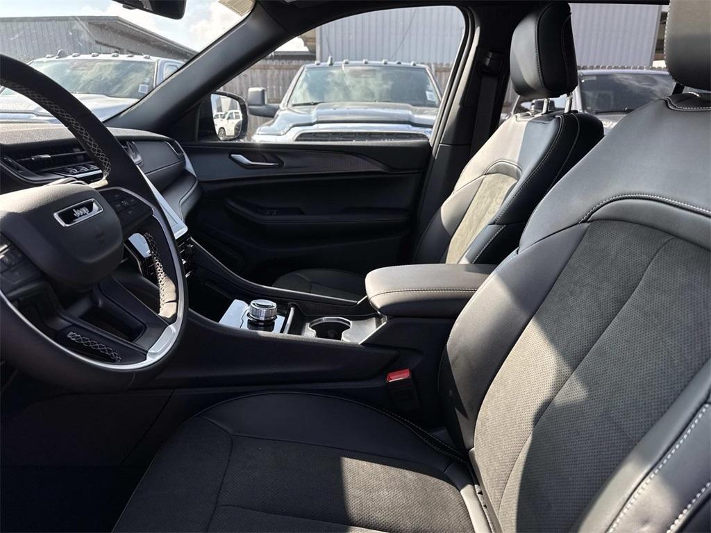 new 2025 Jeep Grand Cherokee car, priced at $43,120