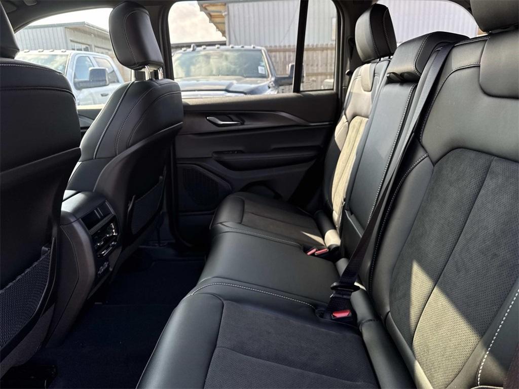 new 2025 Jeep Grand Cherokee car, priced at $43,120