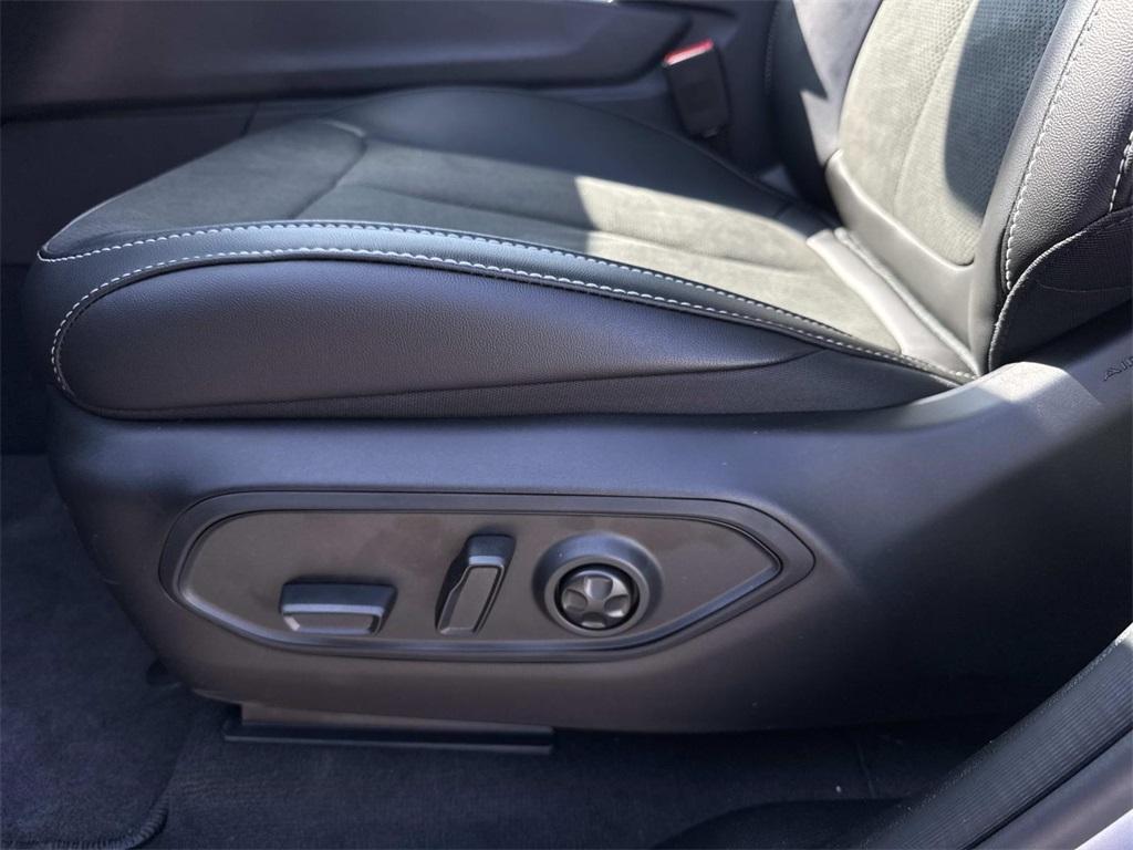 new 2025 Jeep Grand Cherokee car, priced at $43,120