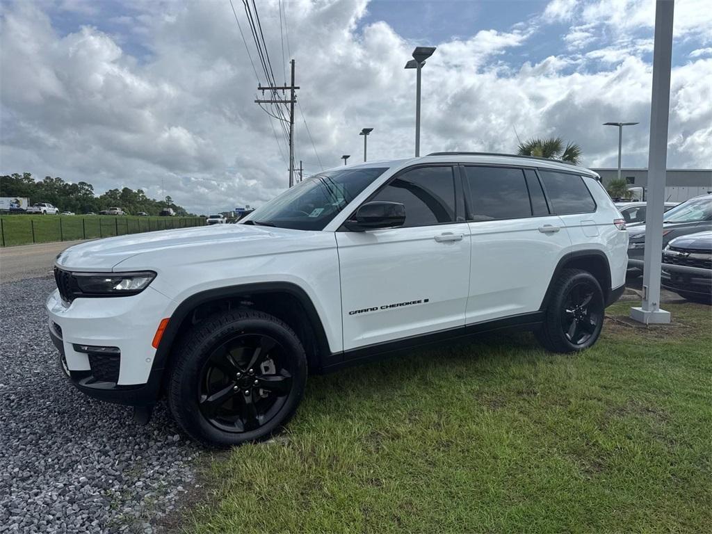 used 2022 Jeep Grand Cherokee L car, priced at $30,699