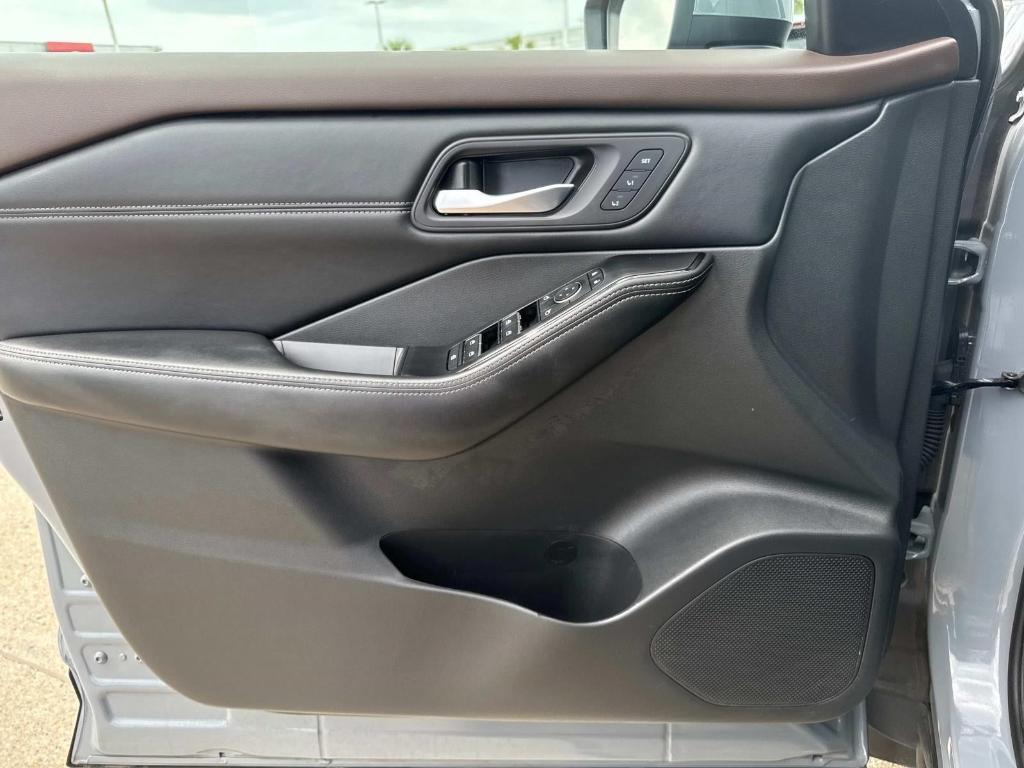 used 2022 Nissan Rogue car, priced at $23,999