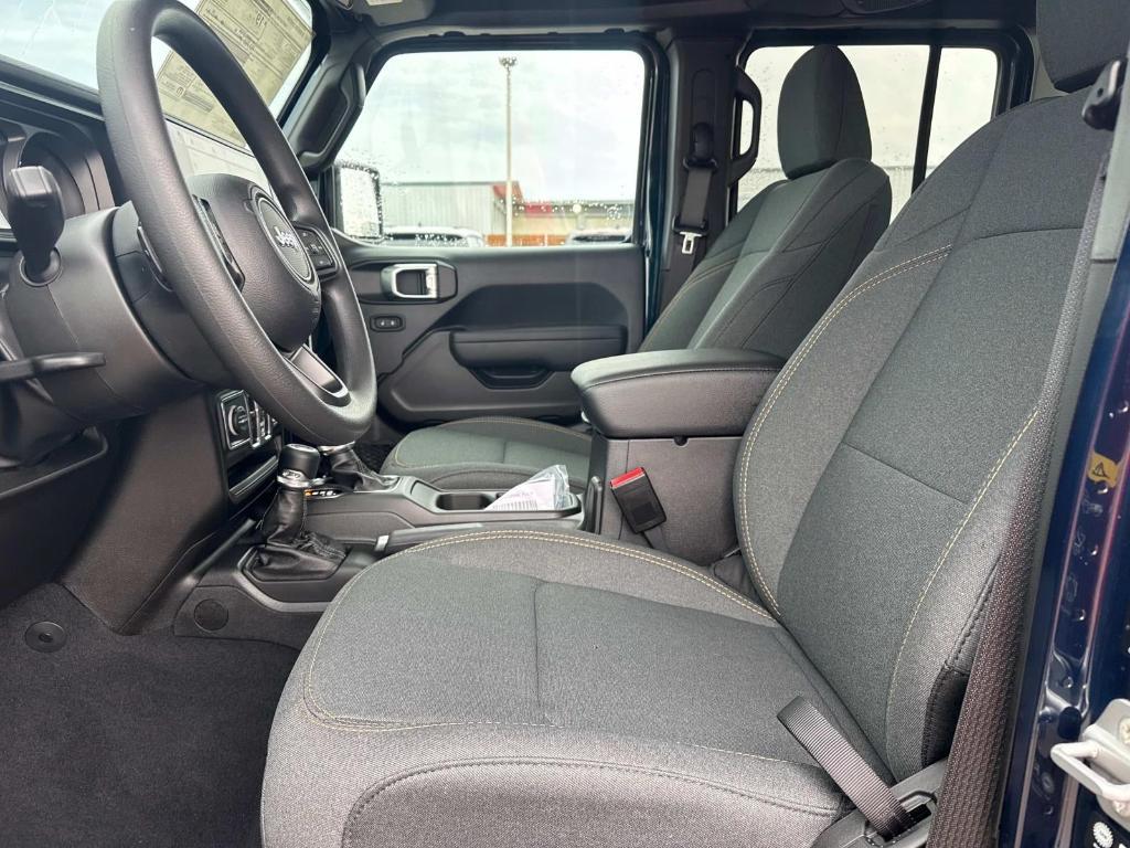 new 2025 Jeep Gladiator car, priced at $41,280