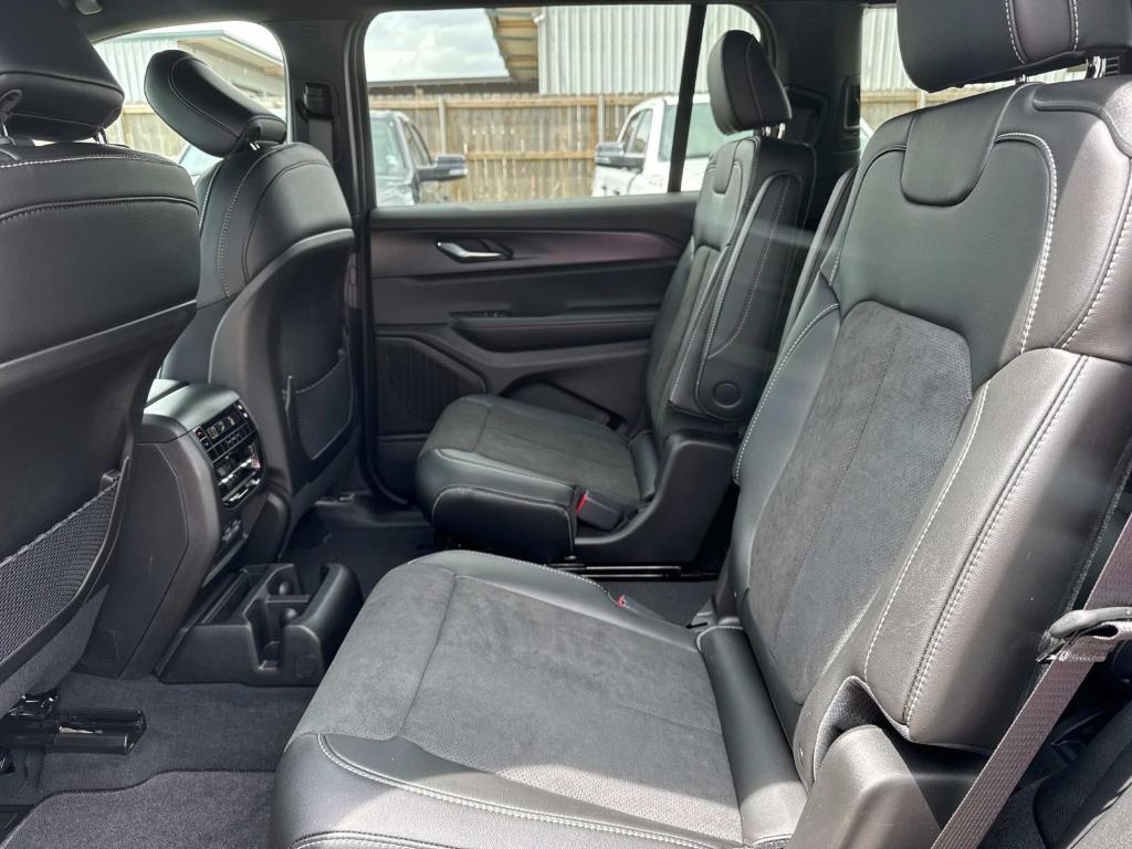 new 2025 Jeep Grand Cherokee L car