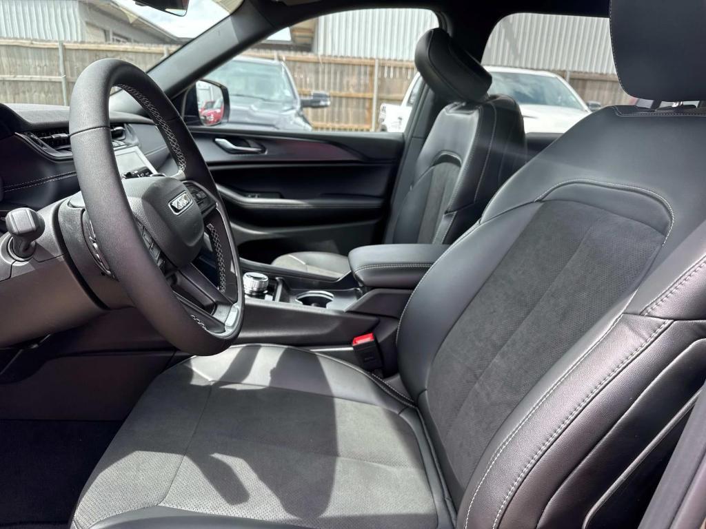 new 2025 Jeep Grand Cherokee L car