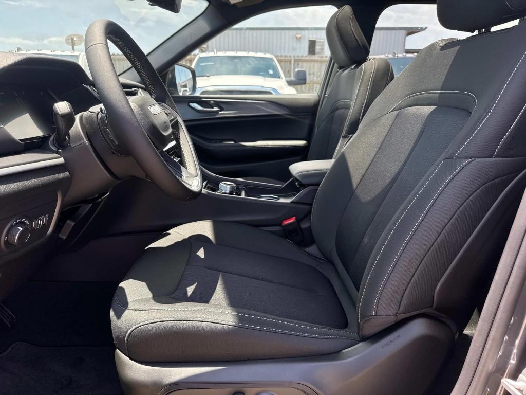 new 2025 Jeep Grand Cherokee car, priced at $36,375