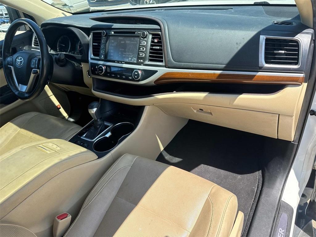 used 2019 Toyota Highlander car, priced at $23,999