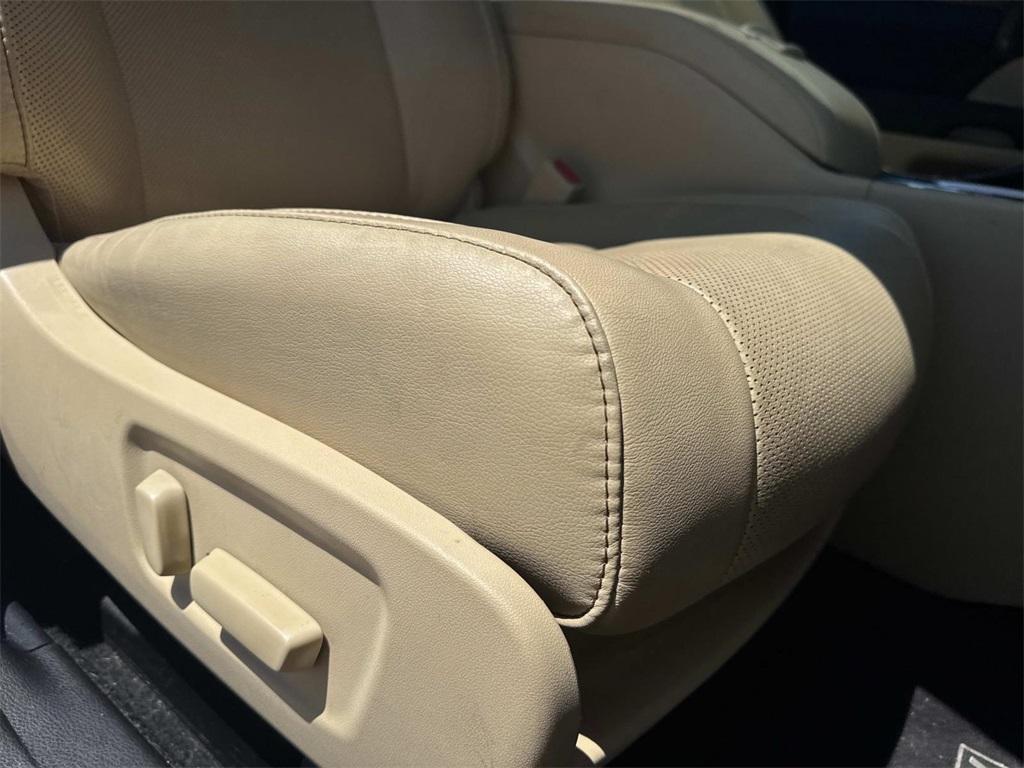 used 2019 Toyota Highlander car, priced at $23,999